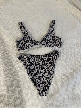 Skatie Swim Yin Yang Pattern Bikini Set in Black and White